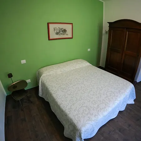 לינה וארוחת בוקר I Tre Ladroni Nasino